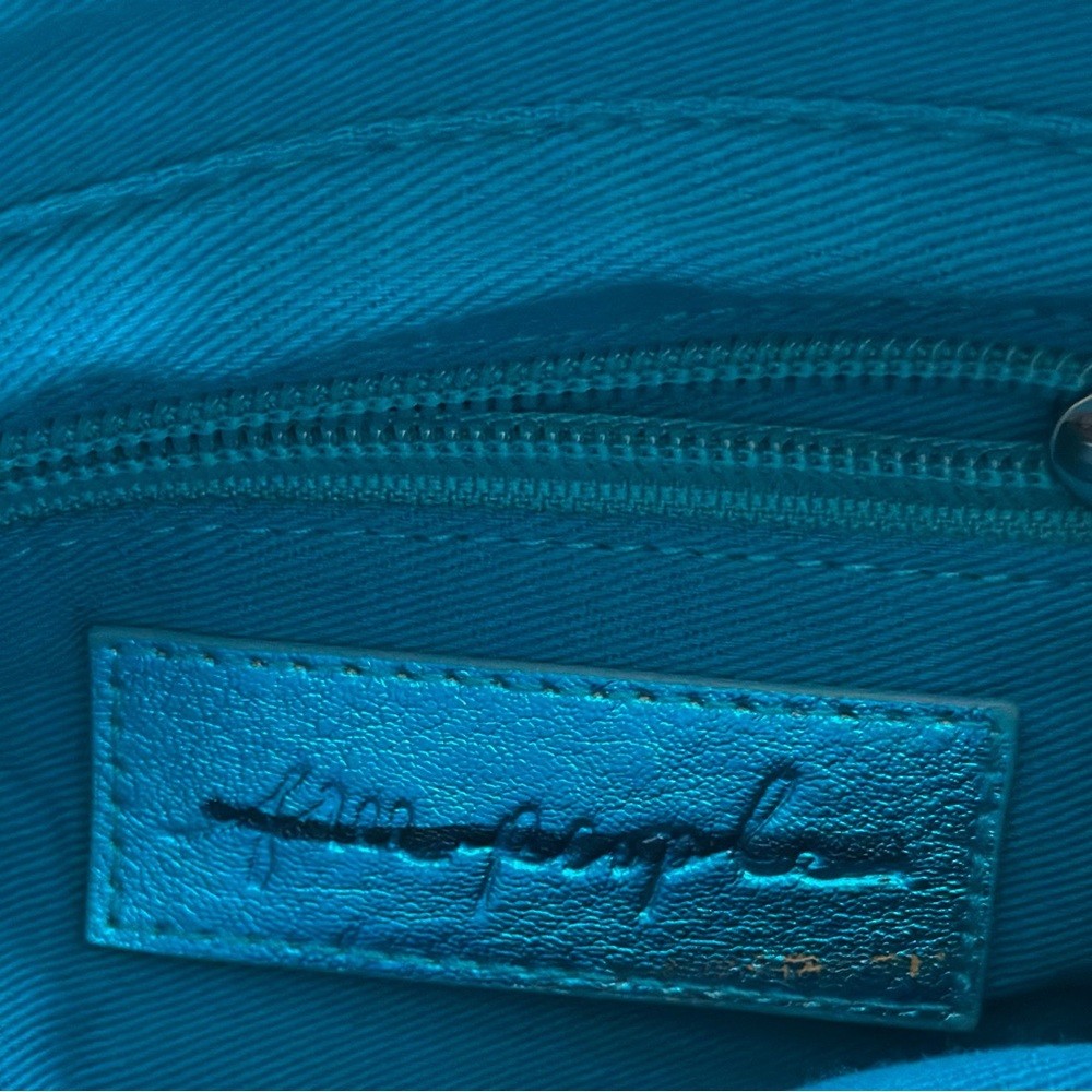 Shoulder Bag - Picture 8 of 9